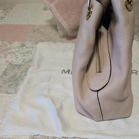 Michael Kors Soft Pebbled Leather Blush Shoulder Bag - Picture 6 of 16